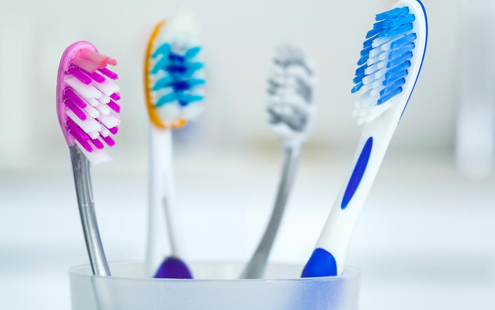 popular-toothbrush-habit-grows-nasty-bacteria