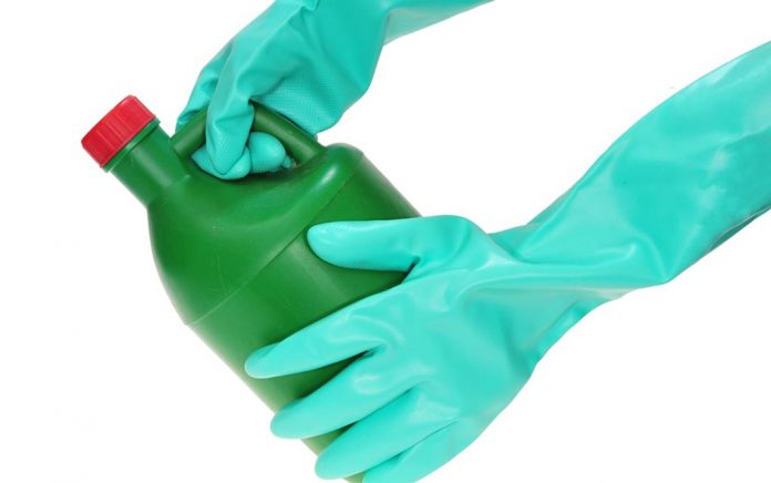 Why-Does-Cleaning-Make-Me-Sick-7-Toxic-Household-Cleaners Why Does Cleaning Make Me Sick? 7 Toxic Household Cleaners