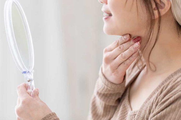 The,Woman,Who,Wears,Loungewear Do THIS and Say Goodbye to the Double Chin