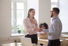 How to Look & Feel Better By Giving Genuine Compliments