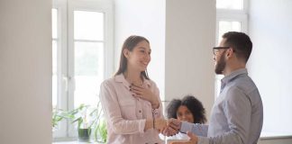 How to Look & Feel Better By Giving Genuine Compliments
