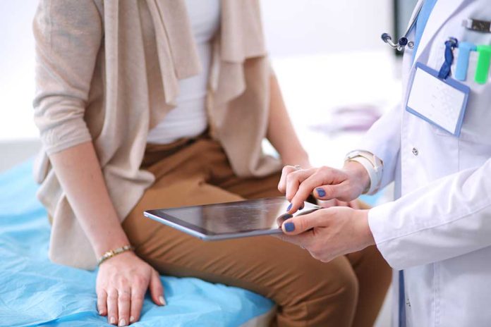 Doctor,And,Patient,Discussing,Something,While,Sitting,At,The,Table 10 Early Warning Signs of Cancer You Should NEVER Ignore